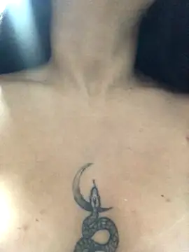 Snapshot of SweetLatiin_ chatting on September 12, 2025, 9:25 pm SweetLatiin online show from September 12, 2025, 9:25 pm