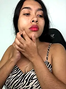 Snapshot of SweetLatiin_ chatting on October 8, 2025, 7:58 pm SweetLatiin online show from October 8, 2025, 7:58 pm