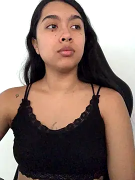 Snapshot of SweetLatiin_ chatting on September 21, 2025, 6:13 pm SweetLatiin online show from September 21, 2025, 6:13 pm