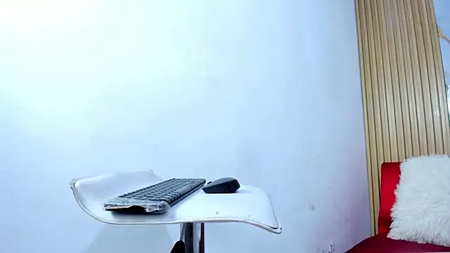 Luluu 08 online show from April 15, 2026, 7:58 pm