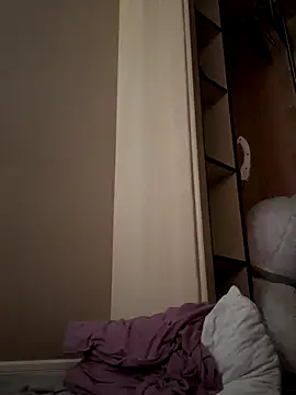 wrenlie online show from September 18, 2025, 3:31 am