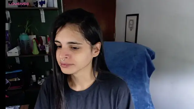 Snapshot of alma_violeta chatting on October 24, 2025, 1:21 pm alma violeta online show from October 24, 2025, 1:21 pm