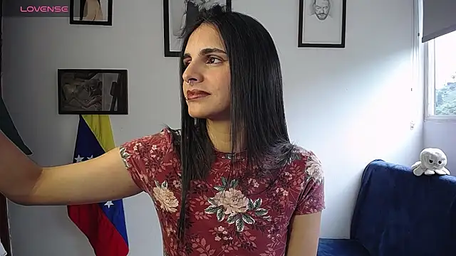Snapshot of alma_violeta chatting on January 13, 2026, 10:13 pm alma violeta online show from January 13, 2026, 10:13 pm