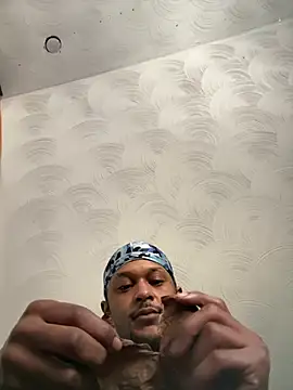 Snapshot of rayyymack chatting on December 7, 2024, 1:57 pm rayyymack online show from December 7, 2024, 1:57 pm