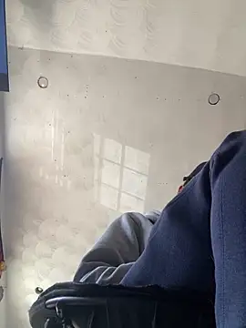 Snapshot of rayyymack chatting on December 8, 2024, 3:45 pm rayyymack online show from December 8, 2024, 3:45 pm