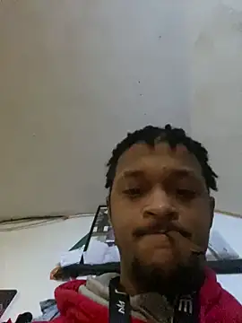 Snapshot of rayyymack chatting on December 8, 2024, 10:03 pm rayyymack online show from December 8, 2024, 10:03 pm