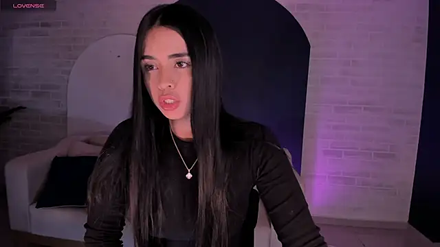 Snapshot of MariaHerrera_ chatting on March 12, 2025, 3:35 am MariaHerrera online show from March 12, 2025, 3:35 am