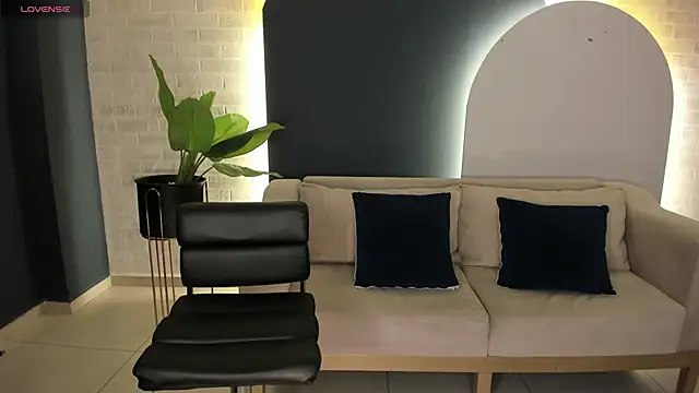 Snapshot of MariaHerrera_ chatting on March 14, 2025, 4:10 am MariaHerrera online show from March 14, 2025, 4:10 am