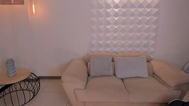 Snapshot of MariaHerrera_ chatting on October 15, 2025, 9:01 pm MariaHerrera online show from October 15, 2025, 9:01 pm