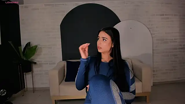 Snapshot of MariaHerrera_ chatting on March 17, 2025, 5:23 am MariaHerrera online show from March 17, 2025, 5:23 am