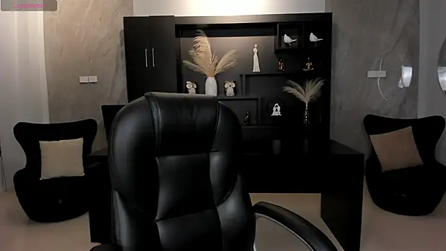 Snapshot of KatieStonne chatting on October 9, 2025, 4:13 am KatieStonne online show from October 9, 2025, 4:13 am