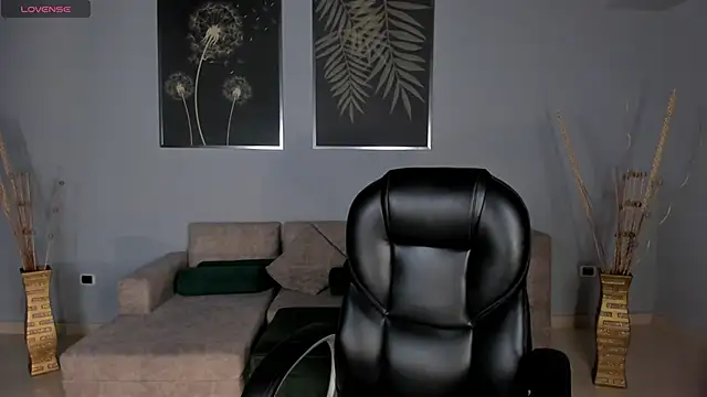 Snapshot of KatieStonne chatting on October 28, 2025, 3:29 am KatieStonne online show from October 28, 2025, 3:29 am