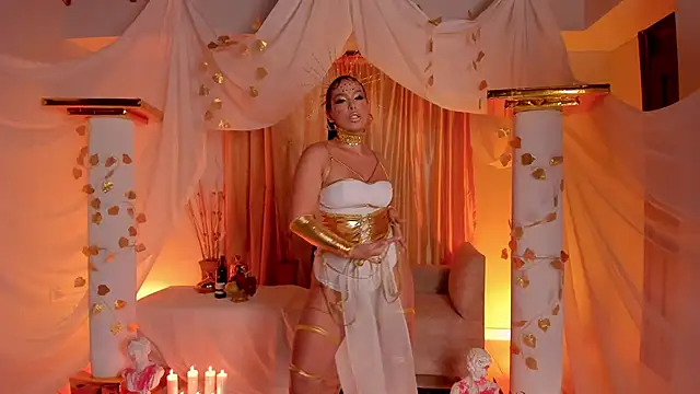 Snapshot of KatieStonne chatting on October 29, 2025, 5:17 am KatieStonne online show from October 29, 2025, 5:17 am