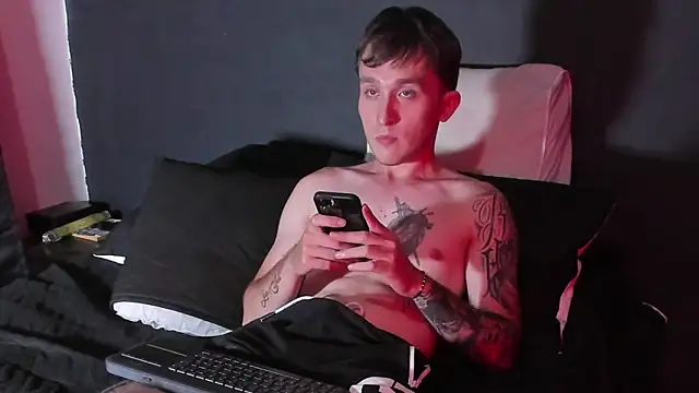 Dylanwhite23  online show from September 25, 2025, 12:05 am