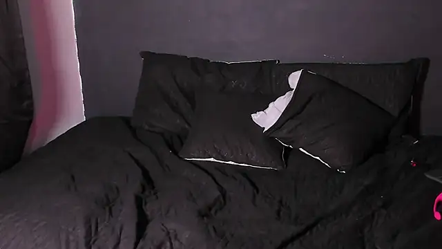 Dylanwhite23  online show from October 14, 2025, 11:04 pm