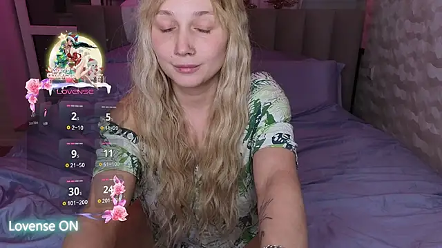 GoodGirl0024 online show from February 19, 2025, 8:20 pm