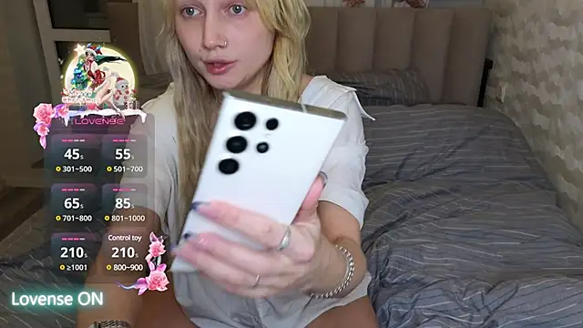 GoodGirl0024 online show from February 6, 2025, 8:34 pm