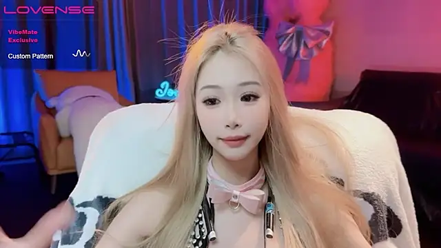 Snapshot of JoooJo_ chatting on March 17, 2025, 4:43 pm JoooJo online show from March 17, 2025, 4:43 pm