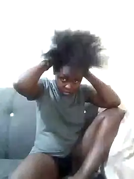 Sweetcecie01 online show from September 14, 2025, 9:04 pm