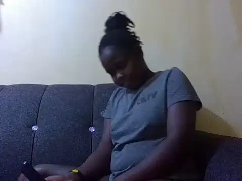 Sweetcecie01 online show from December 14, 2025, 7:19 pm