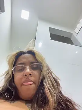 lolafairytail online show from December 15, 2025, 4:02 pm