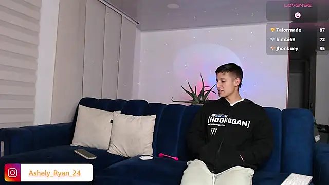 Snapshot of ashely_ryan24 chatting on March 6, 2025, 2:19 am ashely ryan24 online show from March 6, 2025, 2:19 am
