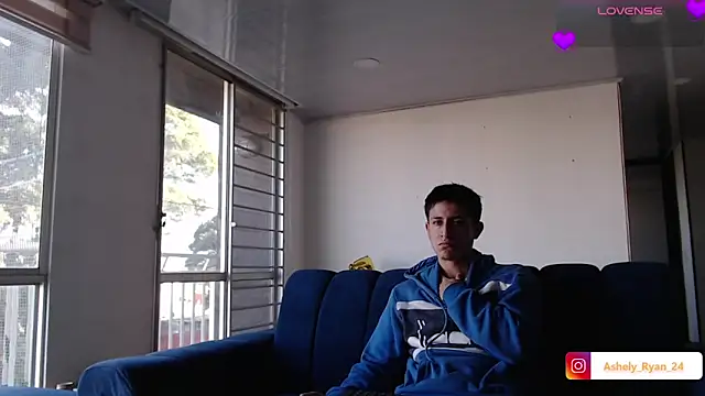 ashely ryan24 online show from November 7, 2025, 9:30 pm