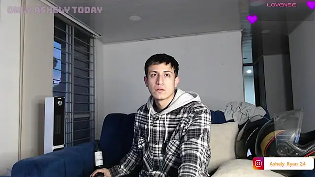 ashely ryan24 online show from November 11, 2025, 10:47 pm