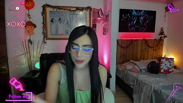 Snapshot of LauGrayJ chatting on March 18, 2025, 12:08 am LauGrayJ online show from March 18, 2025, 12:08 am