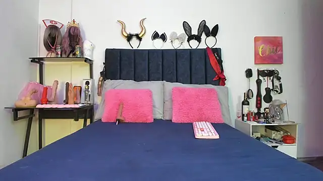 Snapshot of emmily_giraldo chatting on November 15, 2025, 1:15 pm emmily giraldo online show from November 15, 2025, 1:15 pm