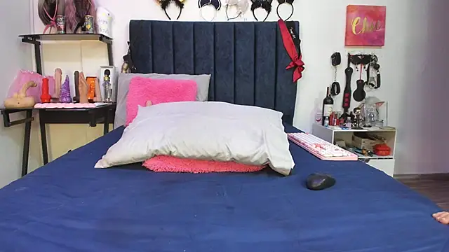 Snapshot of emmily_giraldo chatting on November 11, 2025, 12:44 pm emmily giraldo online show from November 11, 2025, 12:44 pm