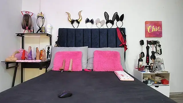 Snapshot of emmily_giraldo chatting on October 31, 2025, 12:57 pm emmily giraldo online show from October 31, 2025, 12:57 pm