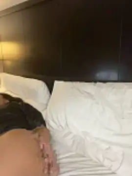 AUNYXXX online show from April 26, 2026, 12:52 am