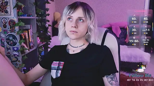 NaniMoore online show from April 6, 2026, 8:21 pm