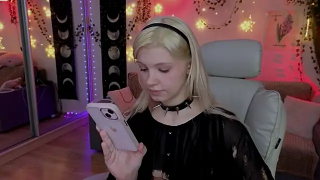 Moonlight Mia online show from October 25, 2025, 11:16 pm