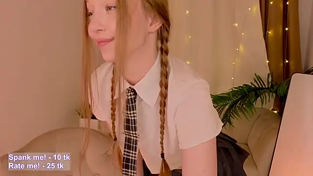 Snapshot of VioletMills chatting on November 21, 2025, 9:14 pm VioletMills online show from November 21, 2025, 9:14 pm