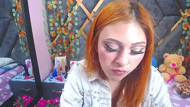 Snapshot of Emmily_Walker chatting on January 28, 2025, 2:43 am Emmily Walker online show from January 28, 2025, 2:43 am