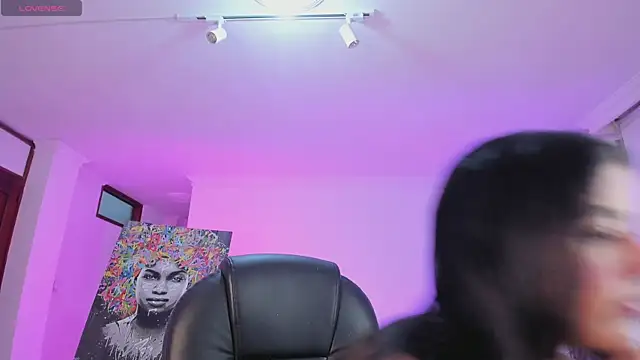 JANYLOVE   online show from November 10, 2025, 11:04 am