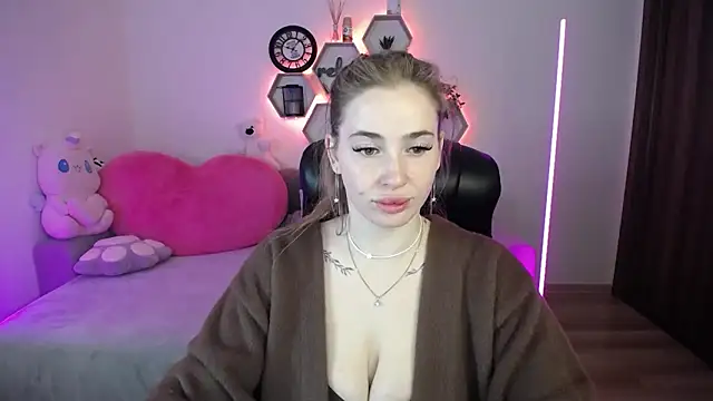 SabrinViolet online show from April 18, 2026, 8:05 am