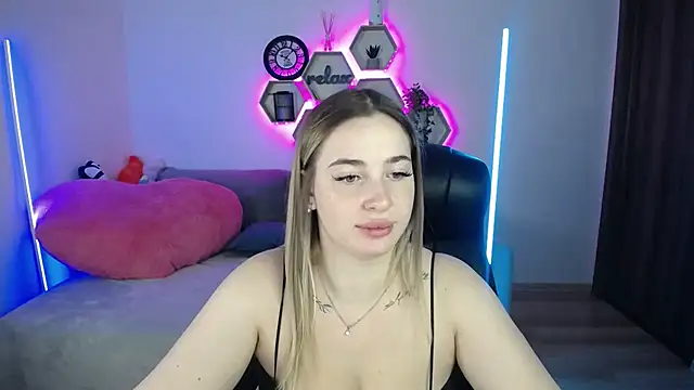 SabrinViolet online show from October 15, 2025, 8:11 am