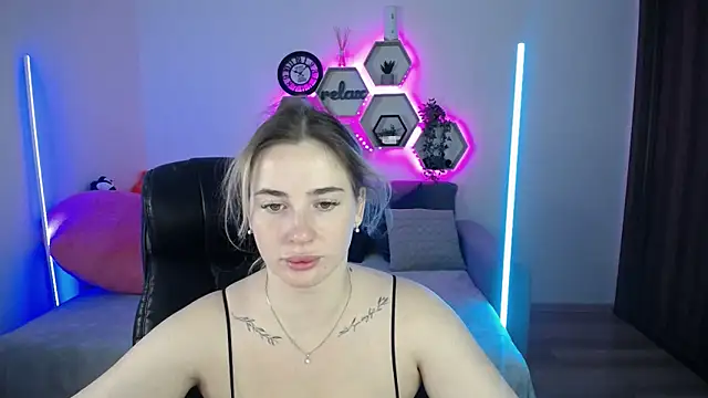 SabrinViolet online show from October 8, 2025, 8:05 am