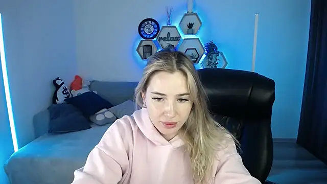 SabrinViolet online show from November 4, 2025, 9:13 am