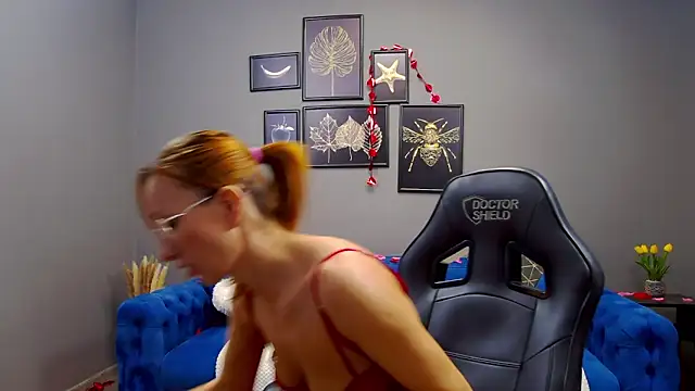 AnneHove online show from February 14, 2025, 5:09 am