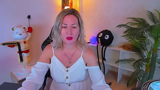 AriFleow online show from October 22, 2025, 12:37 pm