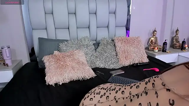 Snapshot of SusanBenett chatting on November 7, 2025, 8:57 pm SusanBenett online show from November 7, 2025, 8:57 pm