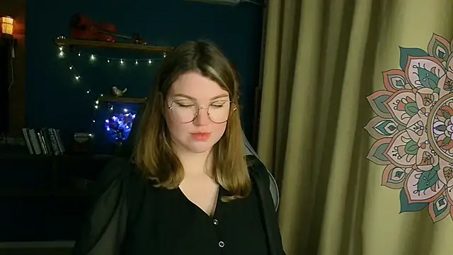 Snapshot of VioletteWay chatting on November 3, 2025, 4:43 pm VioletteWay online show from November 3, 2025, 4:43 pm