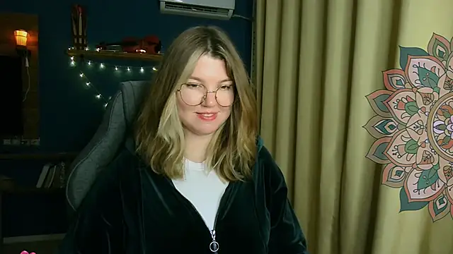 Snapshot of VioletteWay chatting on September 21, 2025, 3:28 pm VioletteWay online show from September 21, 2025, 3:28 pm