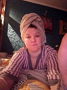 Snapshot of VioletteWay chatting on December 23, 2024, 11:36 am VioletteWay online show from December 23, 2024, 11:36 am