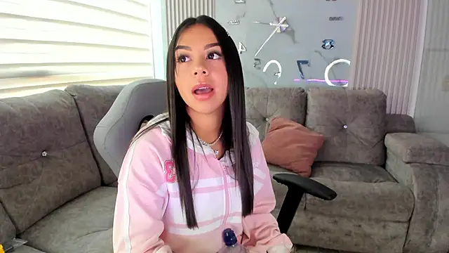 Snapshot of Violet_spencer chatting on March 10, 2025, 7:18 pm Violet spencer online show from March 10, 2025, 7:18 pm