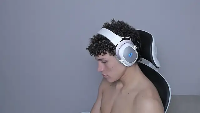 Snapshot of laurent_nova chatting on October 6, 2025, 3:08 am laurent nova online show from October 6, 2025, 3:08 am